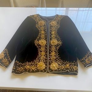 Beautiful blazer in cotton with gold decors